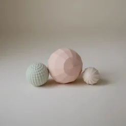 Mushie Balle de Motricité Blush - Fashion