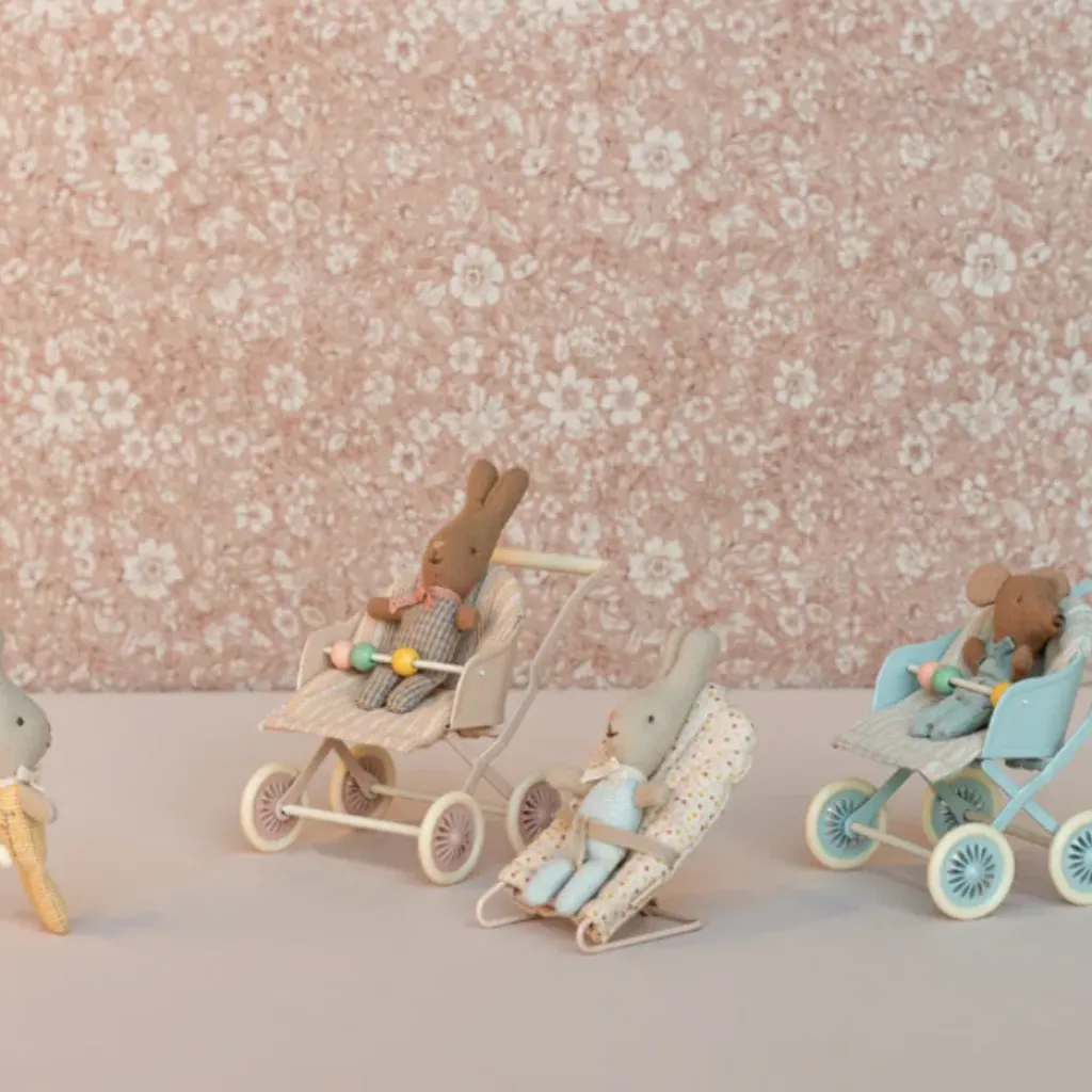 Maileg Poussette Bébé Souris Rose - Fashion